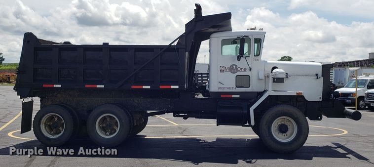 image for item EU9873 1974 Oshkosh F2338-1D3 dump truck