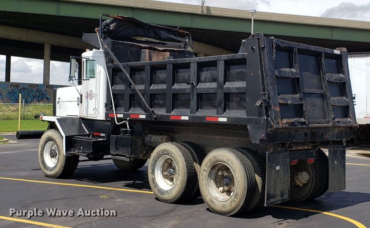 image for item EU9873 1974 Oshkosh F2338-1D3 dump truck