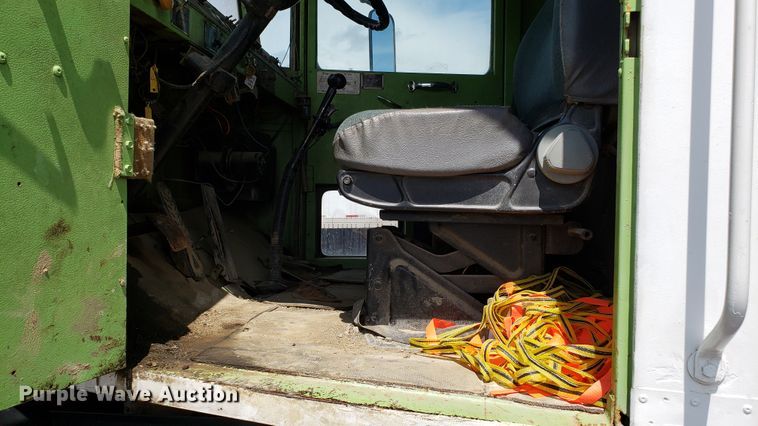 image for item EU9873 1974 Oshkosh F2338-1D3 dump truck