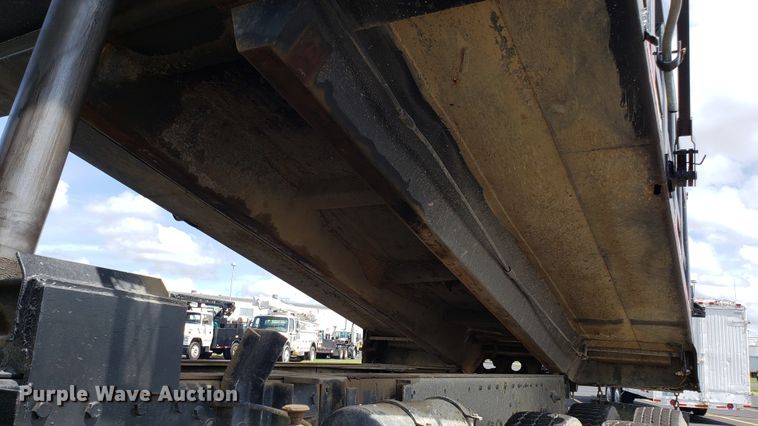 image for item EU9873 1974 Oshkosh F2338-1D3 dump truck