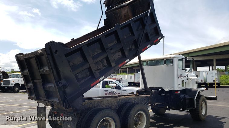 image for item EU9873 1974 Oshkosh F2338-1D3 dump truck