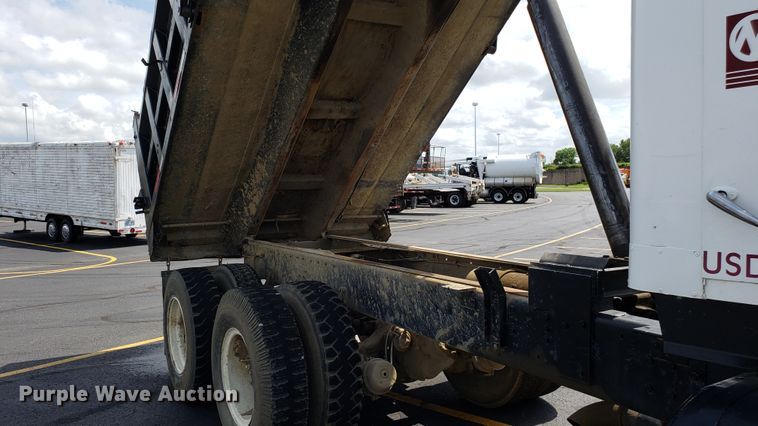 image for item EU9873 1974 Oshkosh F2338-1D3 dump truck