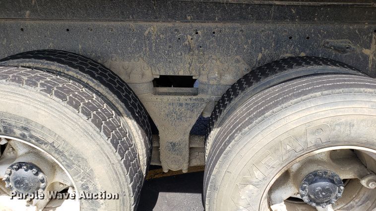 image for item EU9873 1974 Oshkosh F2338-1D3 dump truck