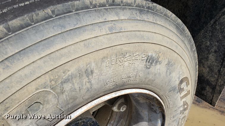 image for item EU9873 1974 Oshkosh F2338-1D3 dump truck