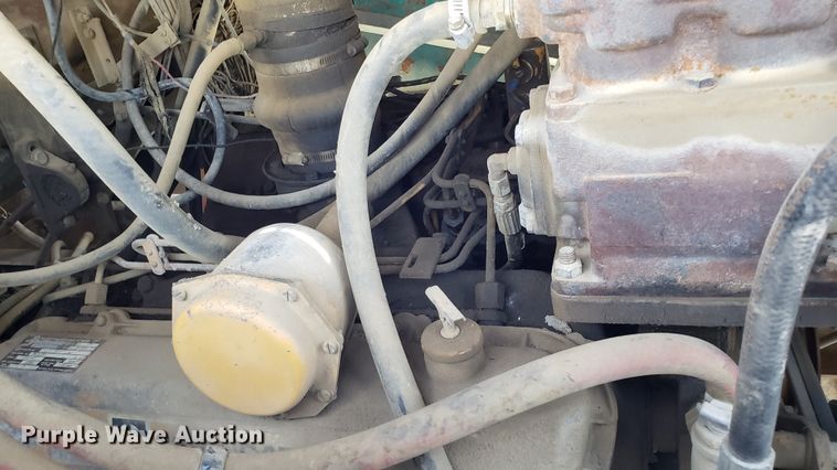 image for item EU9873 1974 Oshkosh F2338-1D3 dump truck