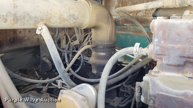 image for item EU9873 1974 Oshkosh F2338-1D3 dump truck