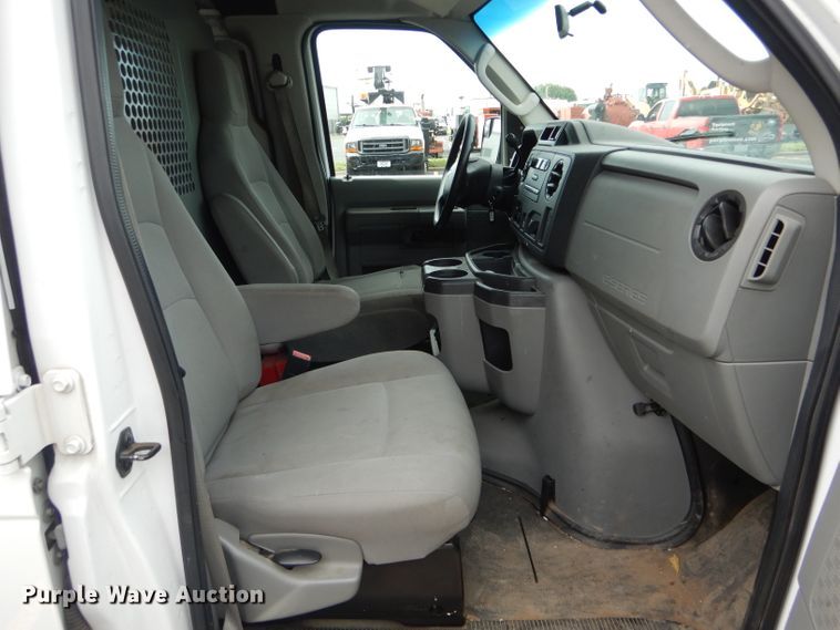 image for item EU9875 2010 Ford E250 van