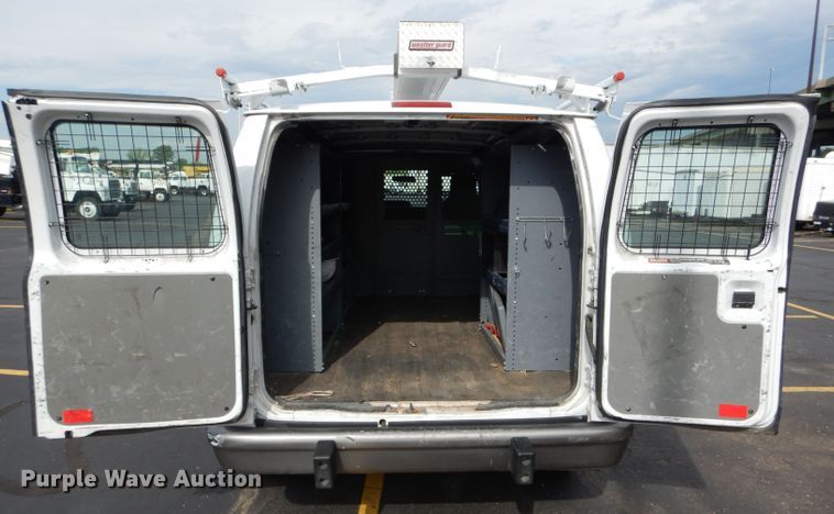 image for item EU9875 2010 Ford E250 van