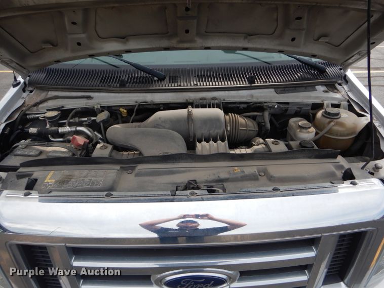 image for item EU9875 2010 Ford E250 van