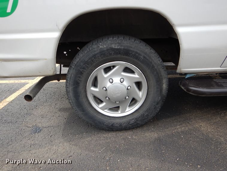 image for item EU9875 2010 Ford E250 van