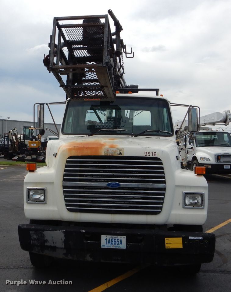 image for item EU9876 1995 Ford L7000 bucket truck