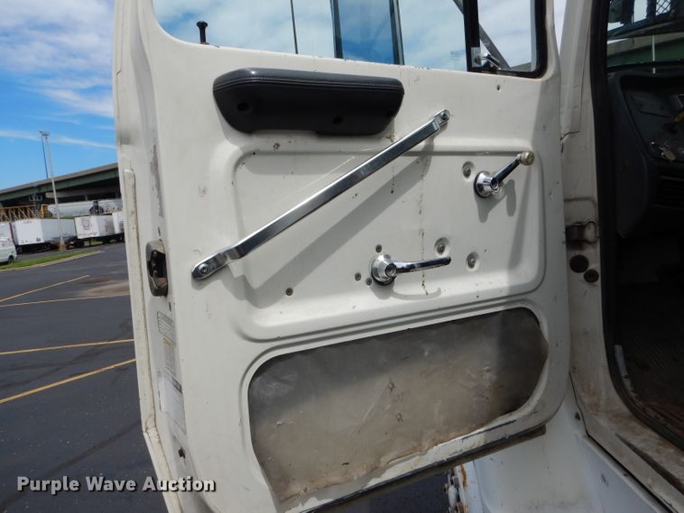 image for item EU9876 1995 Ford L7000 bucket truck