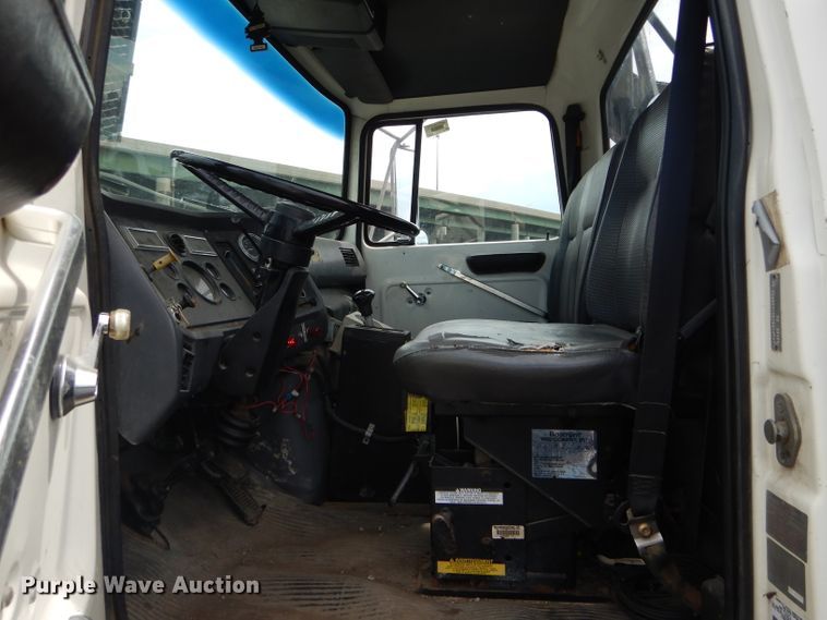 image for item EU9876 1995 Ford L7000 bucket truck