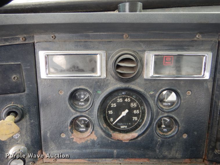 image for item EU9876 1995 Ford L7000 bucket truck