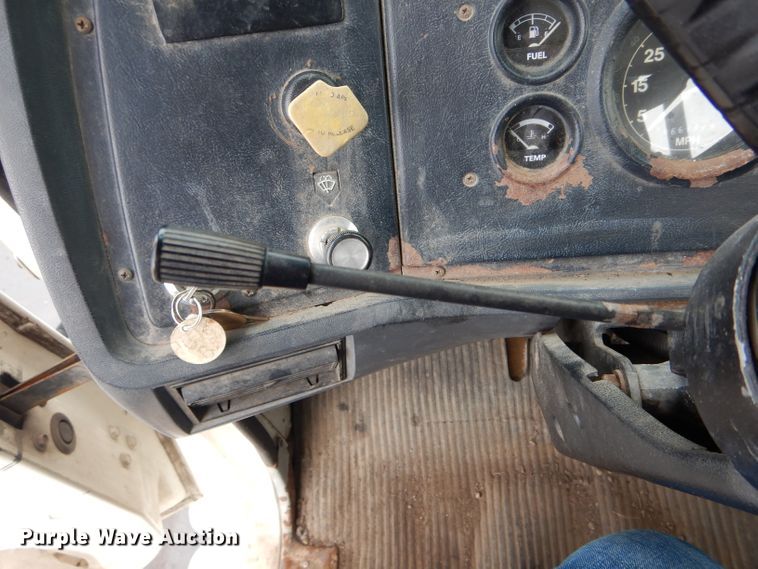 image for item EU9876 1995 Ford L7000 bucket truck