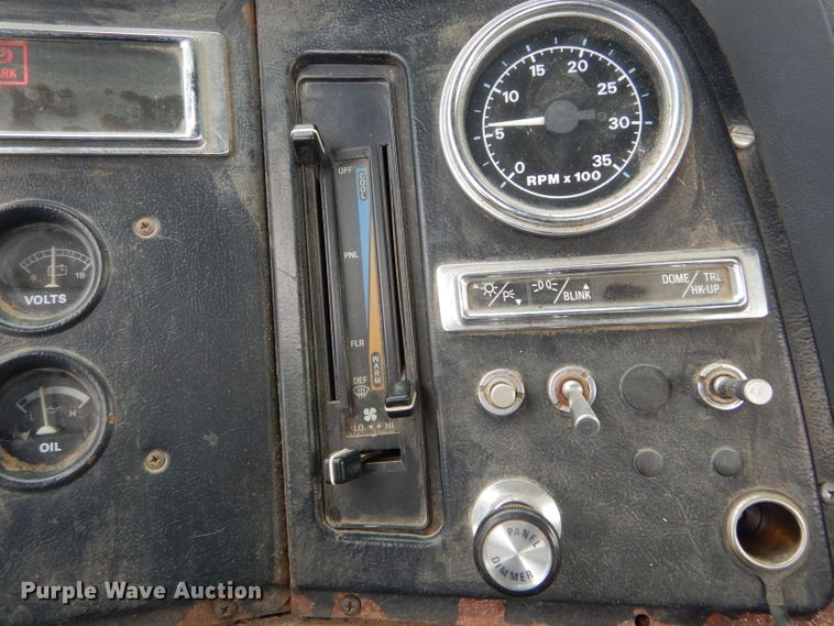 image for item EU9876 1995 Ford L7000 bucket truck