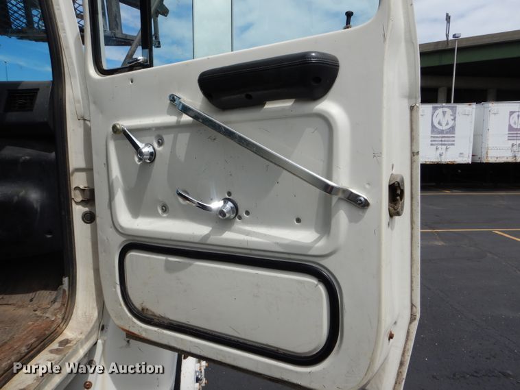 image for item EU9876 1995 Ford L7000 bucket truck