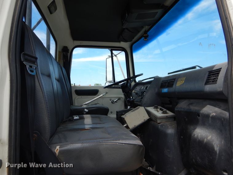 image for item EU9876 1995 Ford L7000 bucket truck