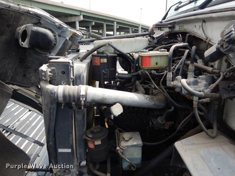 image for item EU9876 1995 Ford L7000 bucket truck