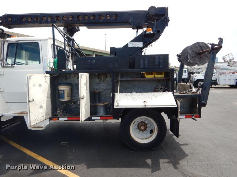 image for item EU9876 1995 Ford L7000 bucket truck