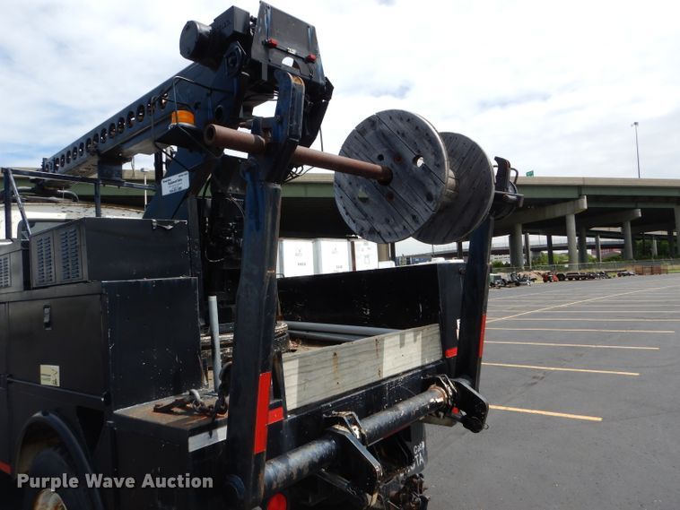 image for item EU9876 1995 Ford L7000 bucket truck