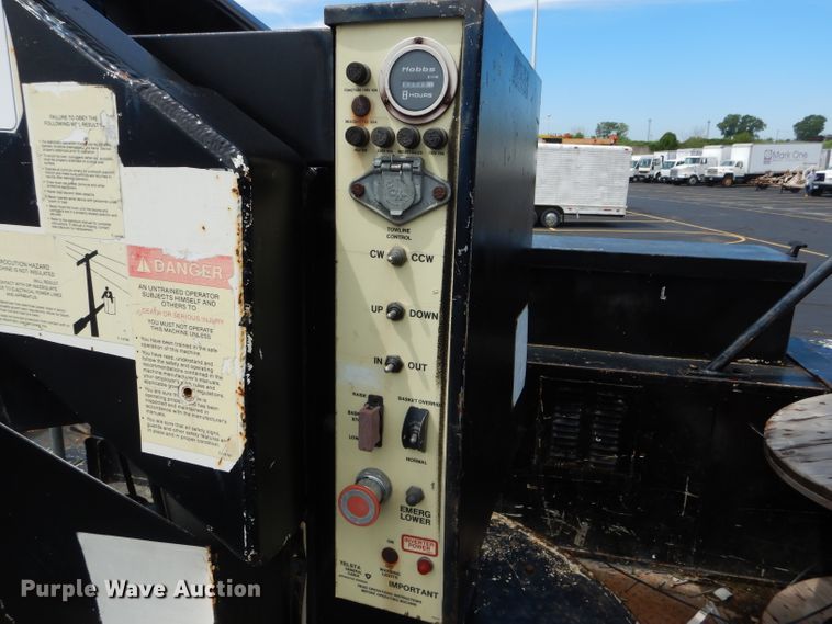 image for item EU9876 1995 Ford L7000 bucket truck