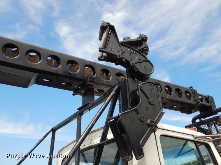 image for item EU9876 1995 Ford L7000 bucket truck