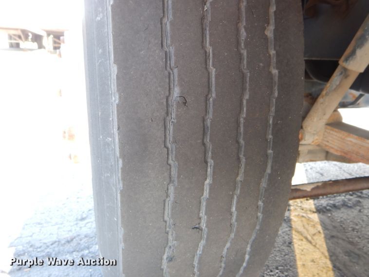 image for item EU9876 1995 Ford L7000 bucket truck