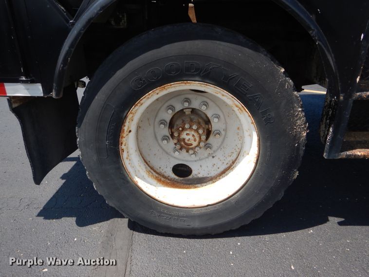 image for item EU9876 1995 Ford L7000 bucket truck