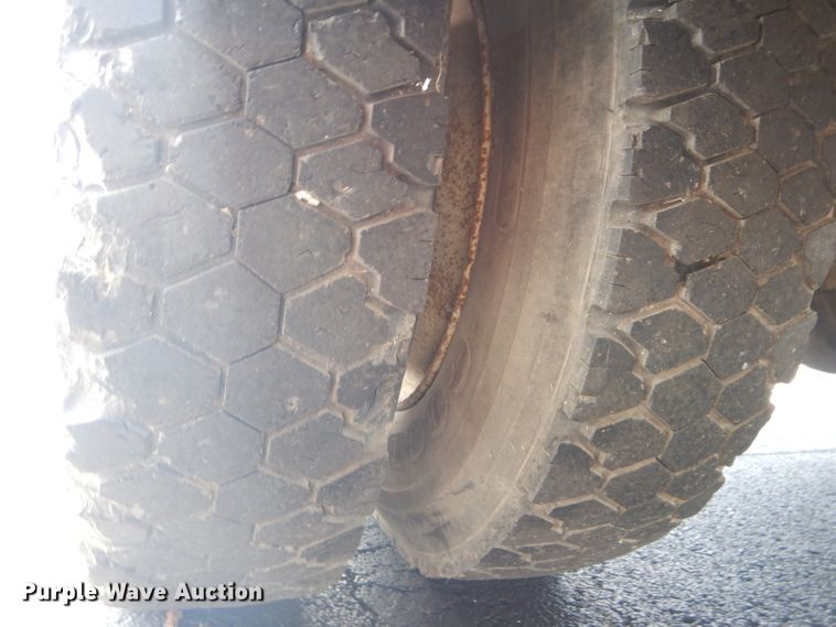 image for item EU9876 1995 Ford L7000 bucket truck