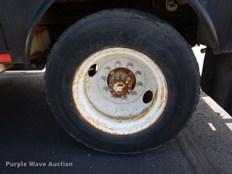 image for item EU9876 1995 Ford L7000 bucket truck