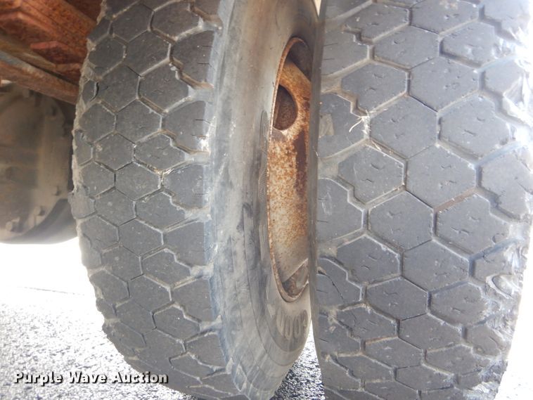 image for item EU9876 1995 Ford L7000 bucket truck