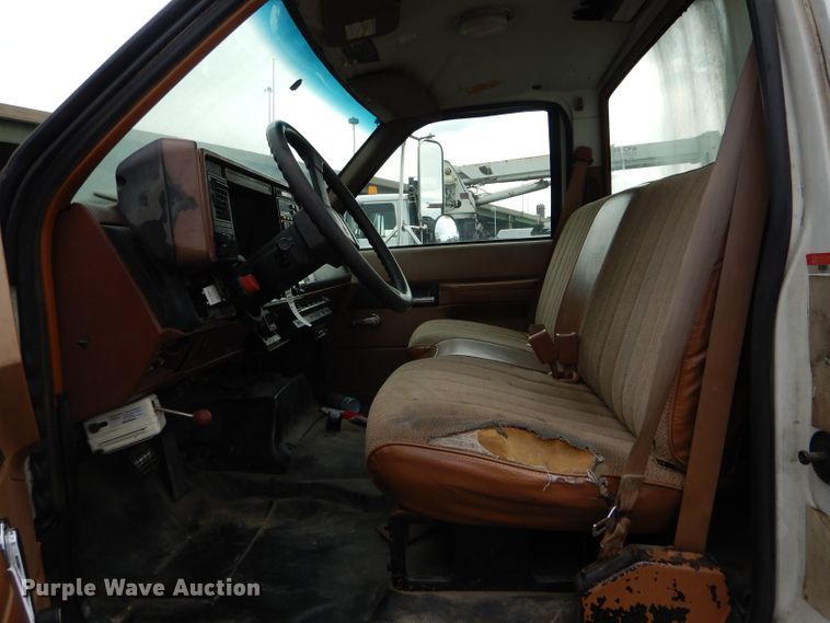 image for item EU9877 1994 GMC TopKick C6500 bucket truck