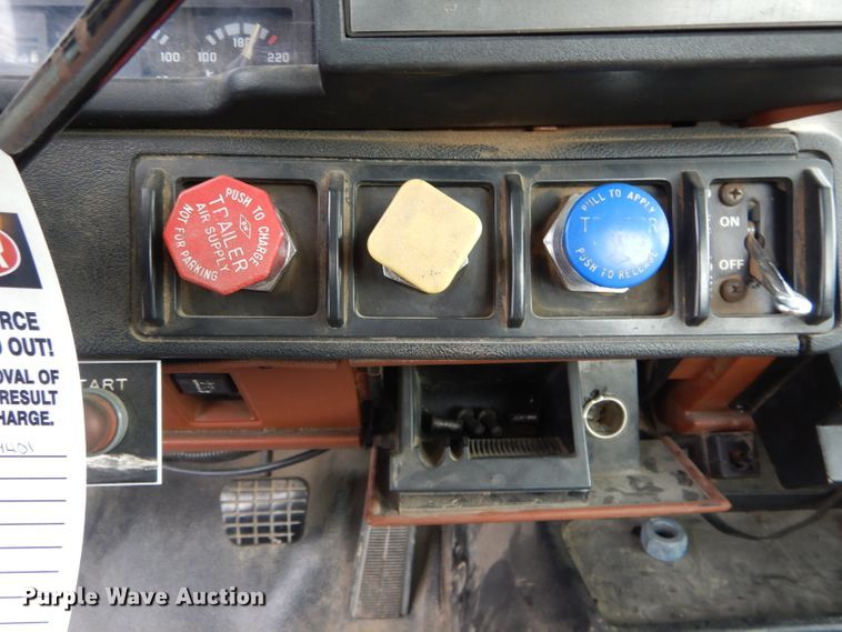 image for item EU9877 1994 GMC TopKick C6500 bucket truck