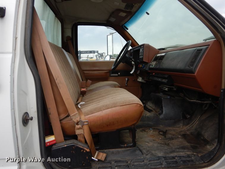 image for item EU9877 1994 GMC TopKick C6500 bucket truck