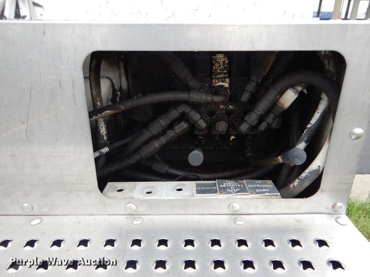 image for item EU9877 1994 GMC TopKick C6500 bucket truck