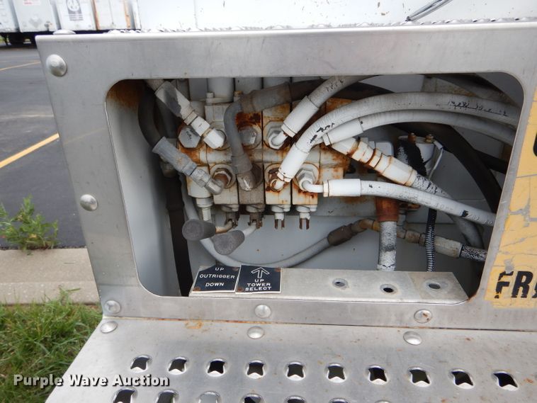 image for item EU9877 1994 GMC TopKick C6500 bucket truck