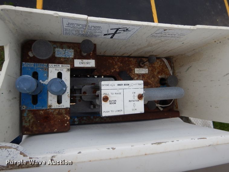 image for item EU9877 1994 GMC TopKick C6500 bucket truck