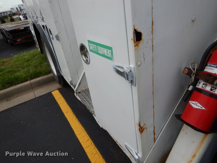 image for item EU9877 1994 GMC TopKick C6500 bucket truck