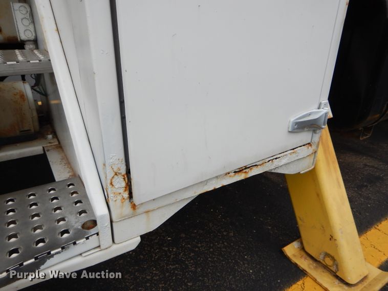 image for item EU9877 1994 GMC TopKick C6500 bucket truck