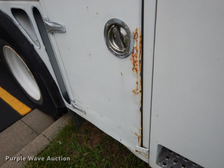 image for item EU9877 1994 GMC TopKick C6500 bucket truck