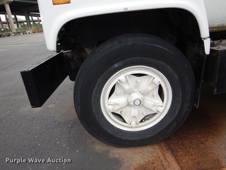 image for item EU9877 1994 GMC TopKick C6500 bucket truck