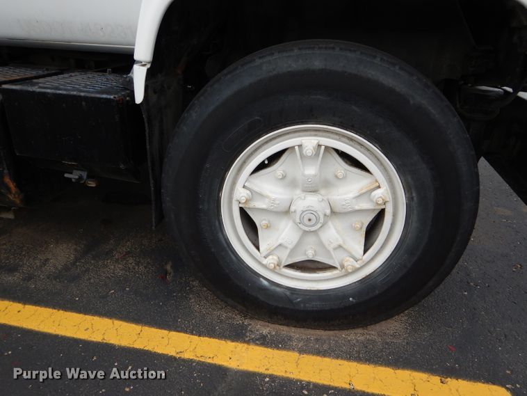 image for item EU9877 1994 GMC TopKick C6500 bucket truck