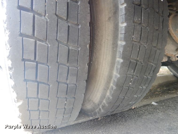 image for item EU9877 1994 GMC TopKick C6500 bucket truck