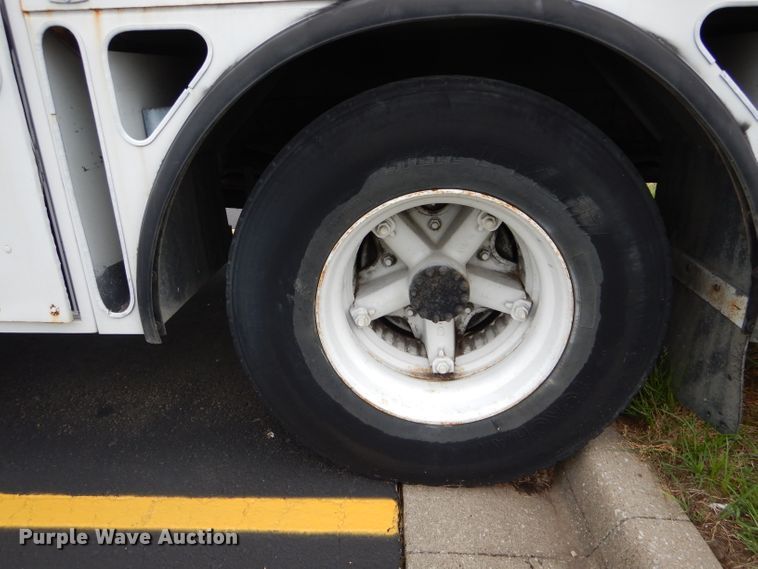 image for item EU9877 1994 GMC TopKick C6500 bucket truck