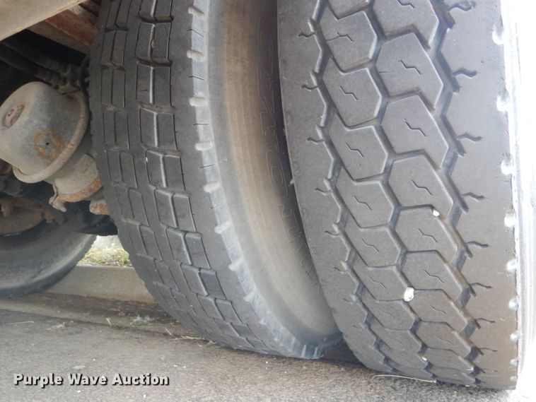 image for item EU9877 1994 GMC TopKick C6500 bucket truck