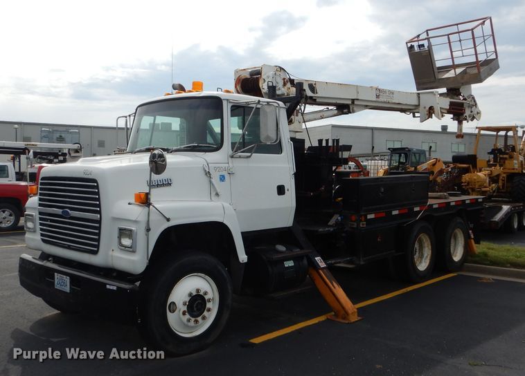 image for item EU9878 1992 Ford L8000 bucket truck