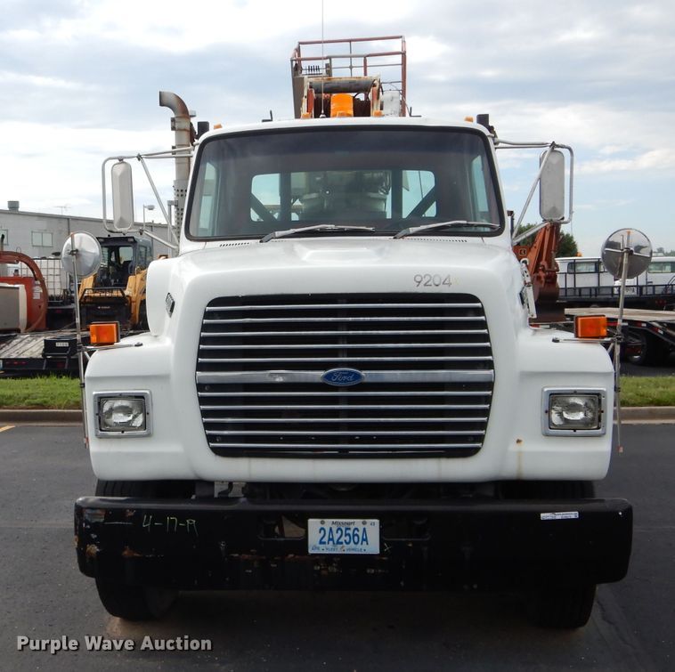 image for item EU9878 1992 Ford L8000 bucket truck