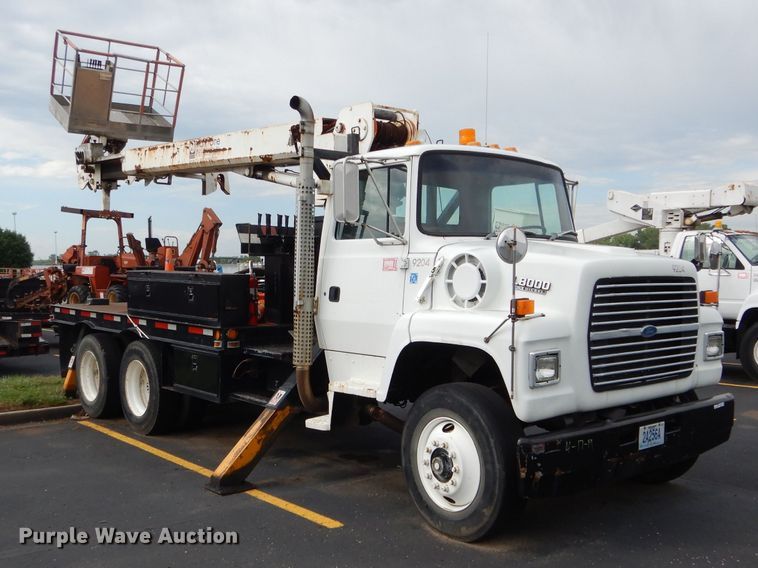 image for item EU9878 1992 Ford L8000 bucket truck