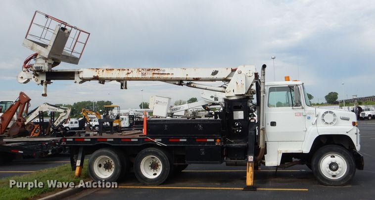 image for item EU9878 1992 Ford L8000 bucket truck